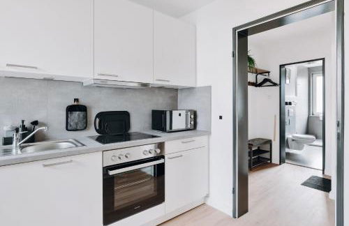 NASA Homes ruhiges Apartment WLAN Arbeitsplatz Balkon Hotelbetten - Foto 15