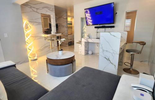 Luxurious Waterfront 2 room apartment- Remodeled- Free parking- 5min drive to Miami Beach - Foto 8