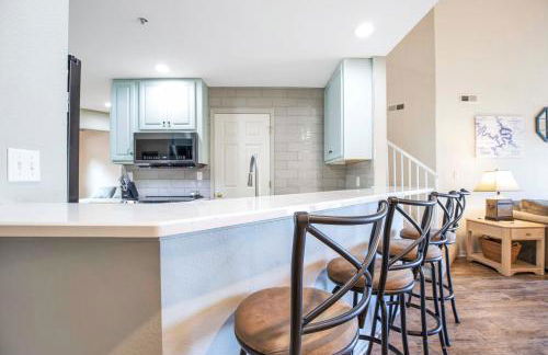 Amazing Views from Balcony, Loft & Gated Pool - Foto 13