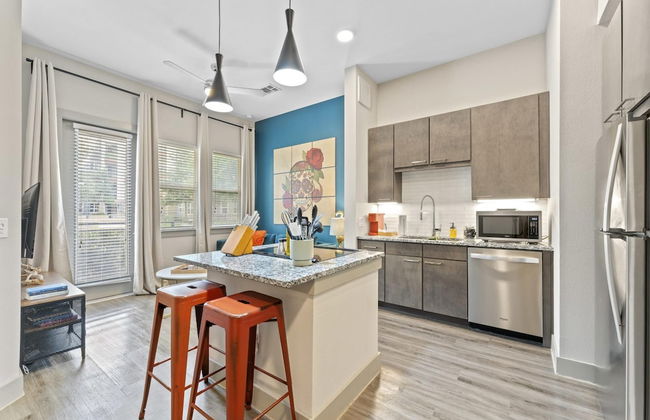 Tranquil 1BR King Suite Close to Downtown w Fast Wifi - Foto 1