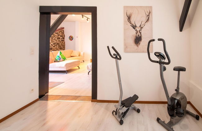 Spacious Villa With Tennis - Photo 25