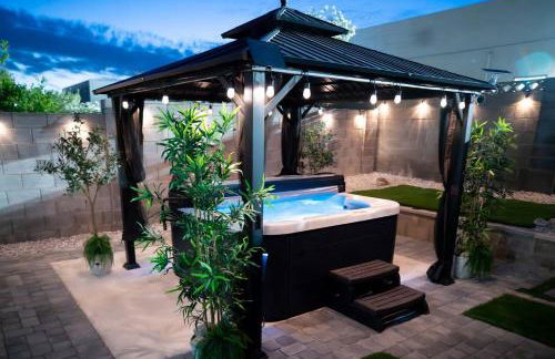 Enchanting Garden with Luxe Jacuzzi Spacious Yard - Foto 1