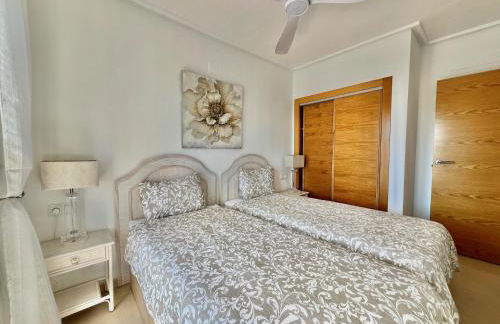 Stunning apartment with overflow pool and golf view - Foto 24