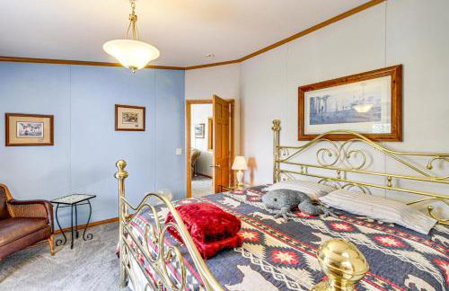 Waterfront Family Home with Yard on Portage Lake - Foto 14