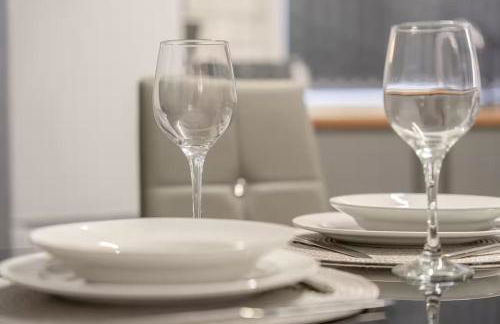 Family-Friendly 2-Bed Home with Games & Fireplace - Foto 13