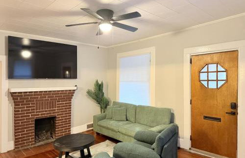 Cottontown Bungalow - Fast WiFi - Walk Downtown - Foto 28