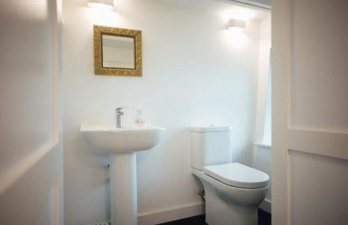 Farmhouse Charm with Modern Style in Pembrokeshire - Foto 60