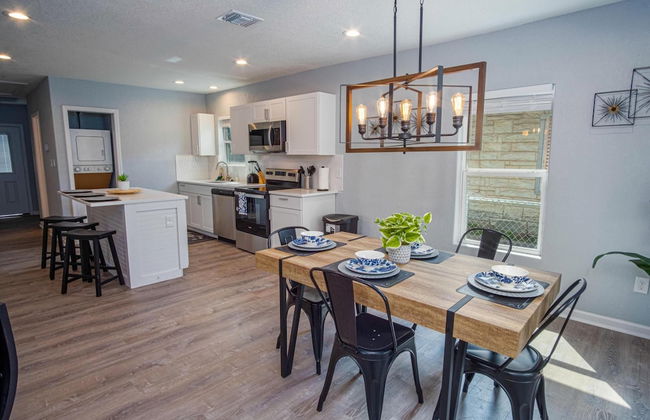 Charming 3BR 1BA Close to Vibrant Downtown - Foto 2