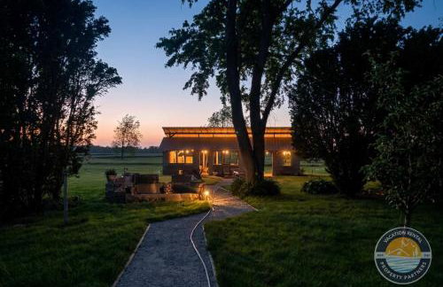 Historic 1868 Farmhouse Kettle Moraine Getaway - Foto 23