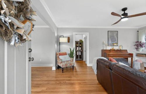 Warm and Inviting 3BR Craftsman with Big Kitchen - Foto 9