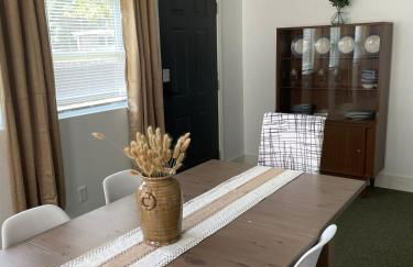 Sister Lakes Lakeside House - Sleeps 16 - Foto 52