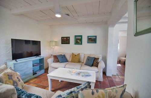 Pet Friendly & Firepit Minutes to Beach Sleeps 6 - Foto 37