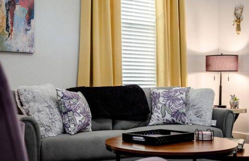 Vineyard Cottage-Pet Friendly & Walk to Oaklawn! - Foto 11