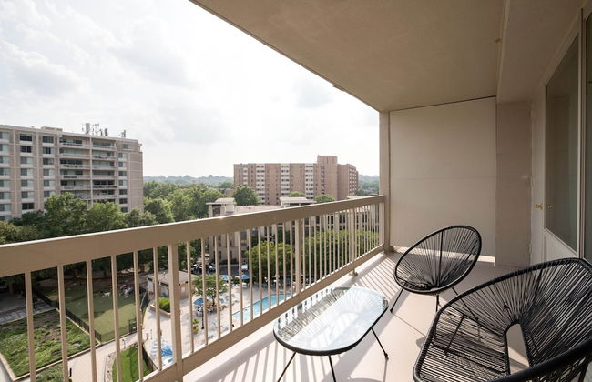 Stylish Comfort Condo in Crystal City - Photo 53