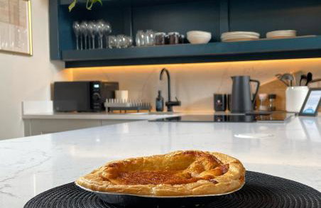 Beautiful old bank in Bakewell - Photo 9