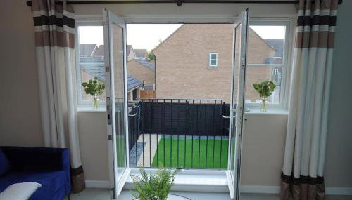 Spacious 4 Bedroom, 3 Bath House by Jesswood Properties Contractors, Business and Leisure with Free Parking and WIFI - Foto 4