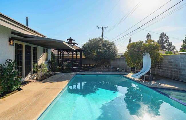 Luxury Estate With Sparkling Pool & Elegant Amenities - Foto 56