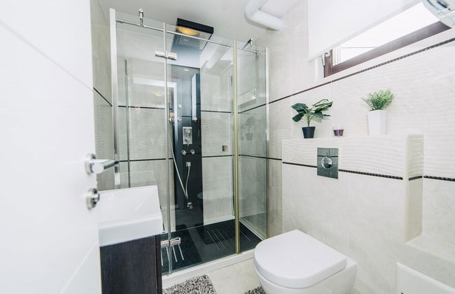 Luxury 3 Story House- Best View- Free Parking - Foto 17