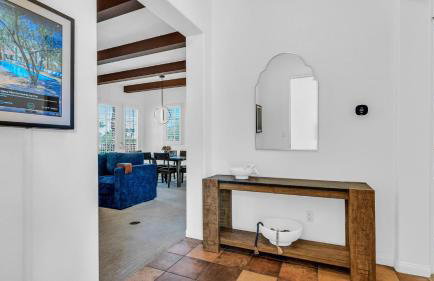 LV204 Airy Upstairs 2 Bedroom w Private Balcony - Foto 4