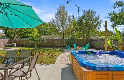 Sunny Palm Cottage W/ Hot Tub + Fire Pit + Grill + 10 to Beach! - Foto 1