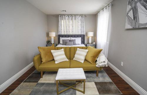 Viva Vegas Cozy 3BR Home Minutes from the Strip - Photo 43