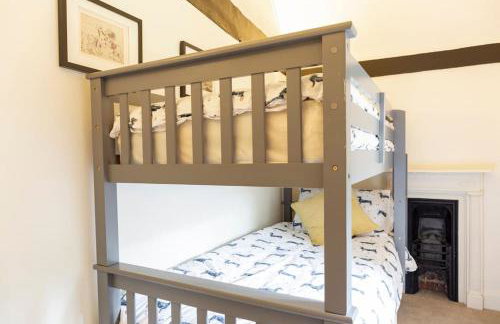 Dorney Windsor Legoland 5 Star Stay for upto 14 guests - Photo 9