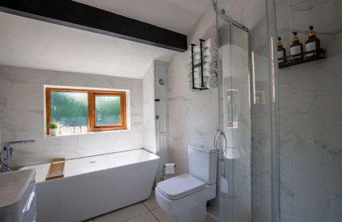 Rainbow Cottage Spacious Detached Home, Hot Tub, Sleeps 7 - Foto 11