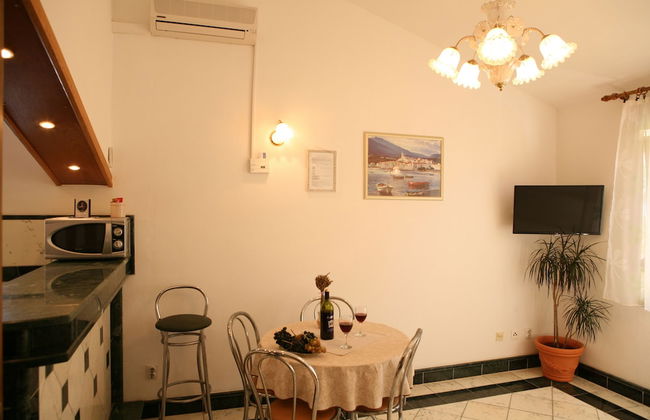 Sea front stone house - Photo 50