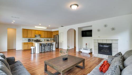 7 Mi to Lake Yosemite Family Home with Fenced Yard - Foto 3