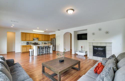 7 Mi to Lake Yosemite Family Home with Fenced Yard - Foto 3