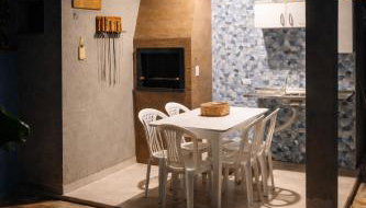 Jack&Mari Casa moderna com ar-condicionado, Wi-Fi e churrasqueira, 600m da praia, 2 quartos, até 8 pessoass - Foto 5