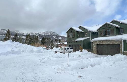 Newly Built Updated 3 Bed 2 and a half bath Creekhouse at Snowcrk Resort 1463 Amazing Mountain Views - Photo 33