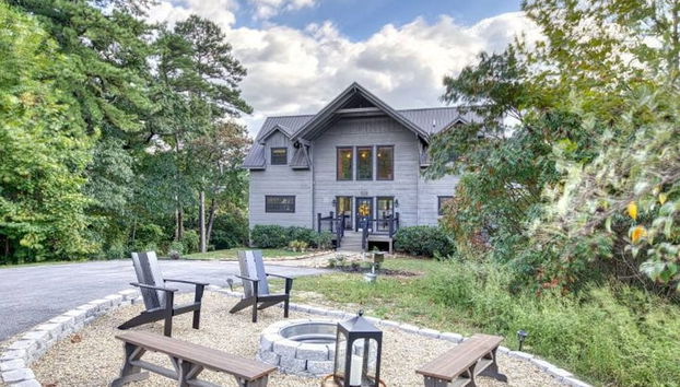 Awe-inspiring Estate w Pool Theater Fire Pit - Foto 4, Habitación