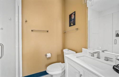 Chic Oasis 2 miles from DT - Pool table - B-Dashy - Foto 34