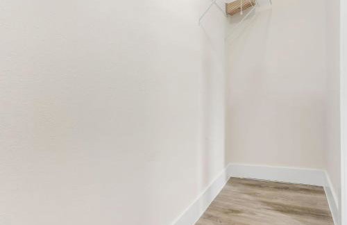 Charming 4BR Oasis with Saltwater Pool and Parking - Foto 20