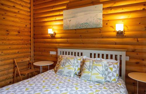 Teal Lodge - Nordic Log Cabin with private hot tub - Foto 25