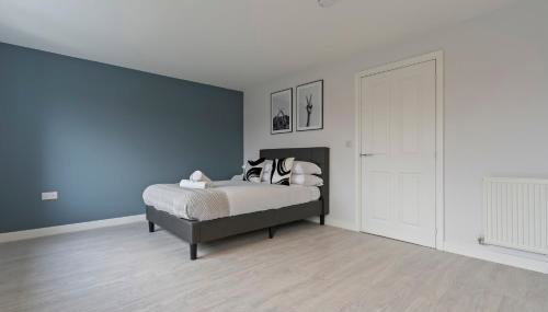 Exquisite 7 Bedroom 5 Bathroom House - Over 1900 sqft - Close to City Centre with Free Parking, Fast W-Fi and SmartTVs by Yoko Property - Foto 3, towels