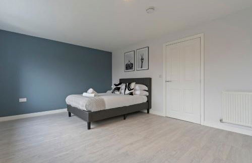 Exquisite 7 Bedroom 5 Bathroom House - Over 1900 sqft - Close to City Centre with Free Parking, Fast W-Fi and SmartTVs by Yoko Property - Foto 3