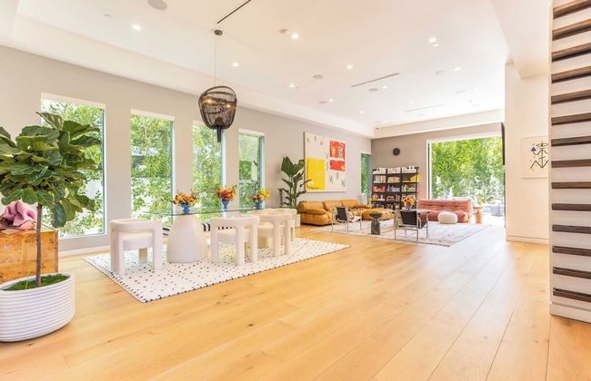 Luxe Weho Villa, Walk to Melrose Ave, Pool + Hot Tub North Vista by Avantstay - Photo 11