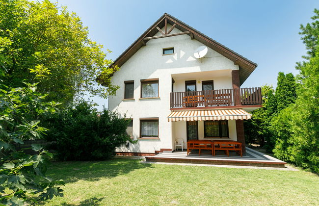 6 bedroom House in Balatonfenyves with garden and terrace - Photo 1