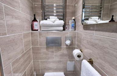 The Tower, 1 bed 1850's Tiny House - Foto 4