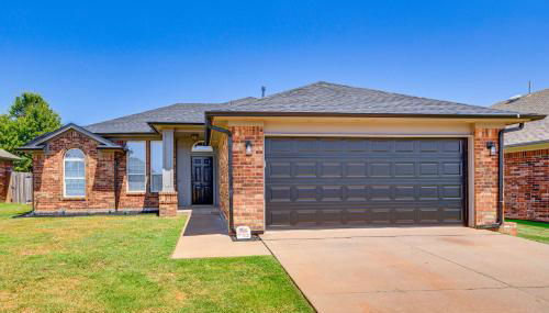 14 Mi to Dtwn OKC Edmond Gem with Fenced Yard! - Foto 3