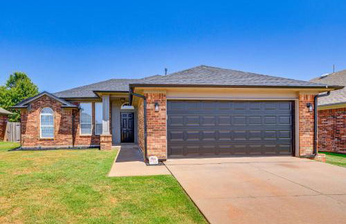 14 Mi to Dtwn OKC Edmond Gem with Fenced Yard! - Foto 3