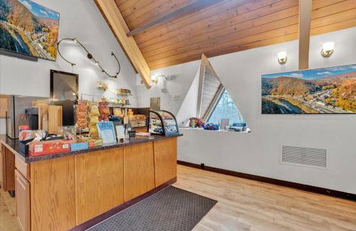 Winter Hideaway - Sled Hill, Hot Tub, Fireplace, Game Room - Foto 59