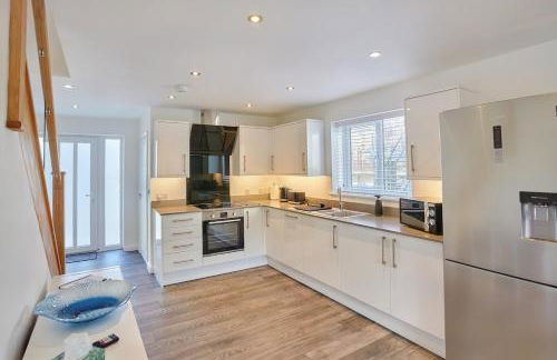 2022 Modern Home In Central Hayle With Parking & EV plug - Foto 9