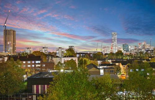 Modern 3-Bed Penthouse with Terrace & Gym, Near Canary Wharf, Weekly deals - Foto 48