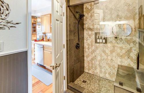 Waterfront Clear Lake Home with Game Room and Deck! - Foto 19