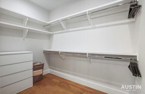 Luxurious Modernism with Private Hot Tub and Garage - Foto 37