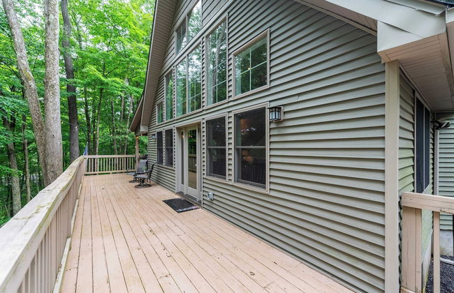 Bear Trail Chalet by Avantstay Retreat w/ Outdoor Living Deck & Fire Pit - Foto 49