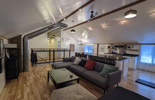 Hay Loft in Historic Barn - 4 Minutes to Legoland - Foto 4